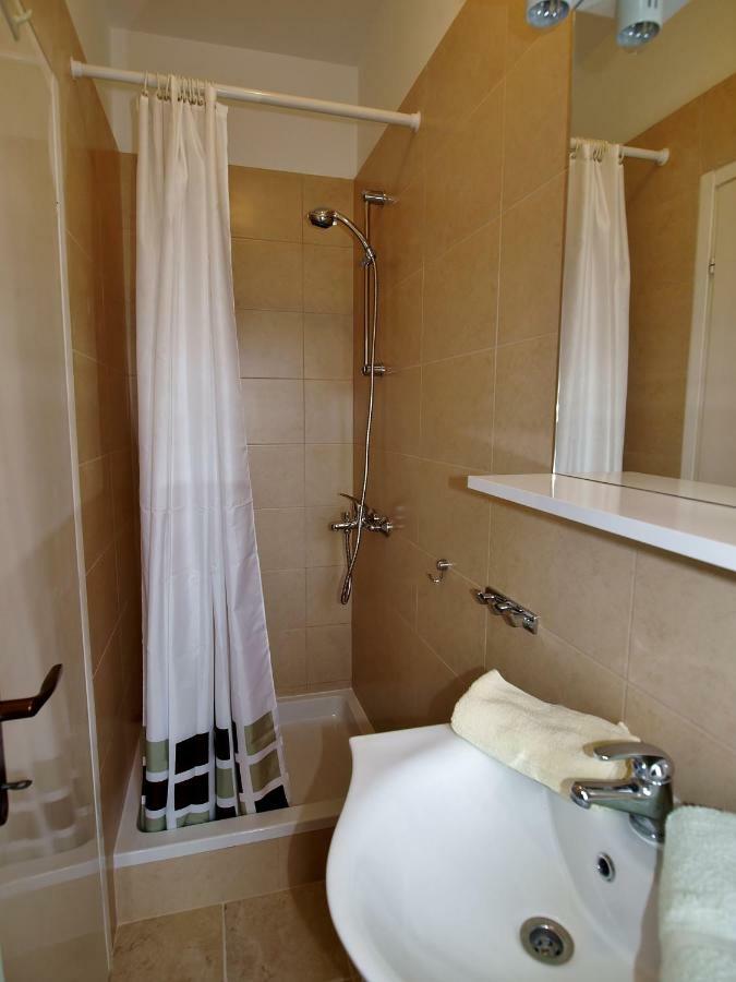 Apartments Ljubica Barbat na Rabu Ngoại thất bức ảnh